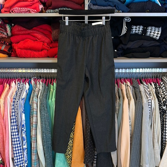 Ann Taylor gray 4 pocket ruffled elastic waistband cropped pants size SP NWT - Picture 1 of 3